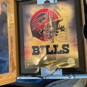 BUFFALO BILLS WALL CLOCK BATTERY OPERATED